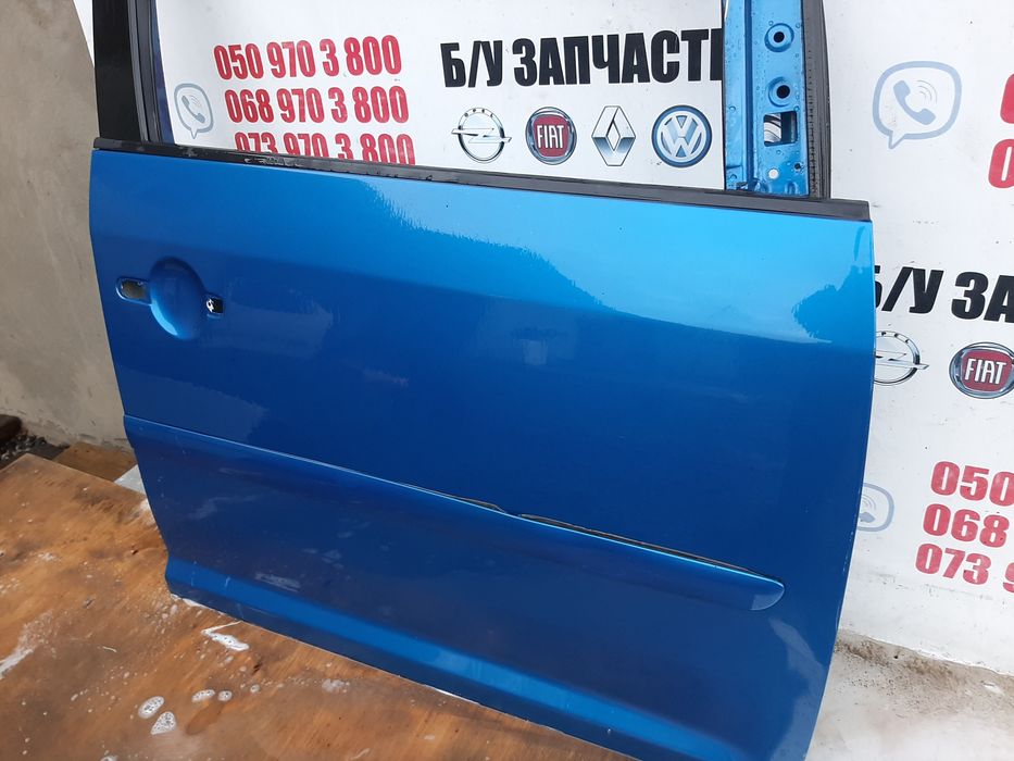 Дверка передня права Volkswagen Touran 2003-2010p вколір lc9z la7w ld7