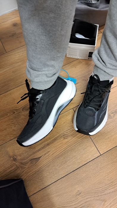 Бігові кросівки, 41 р на вузьку стопу. Літні