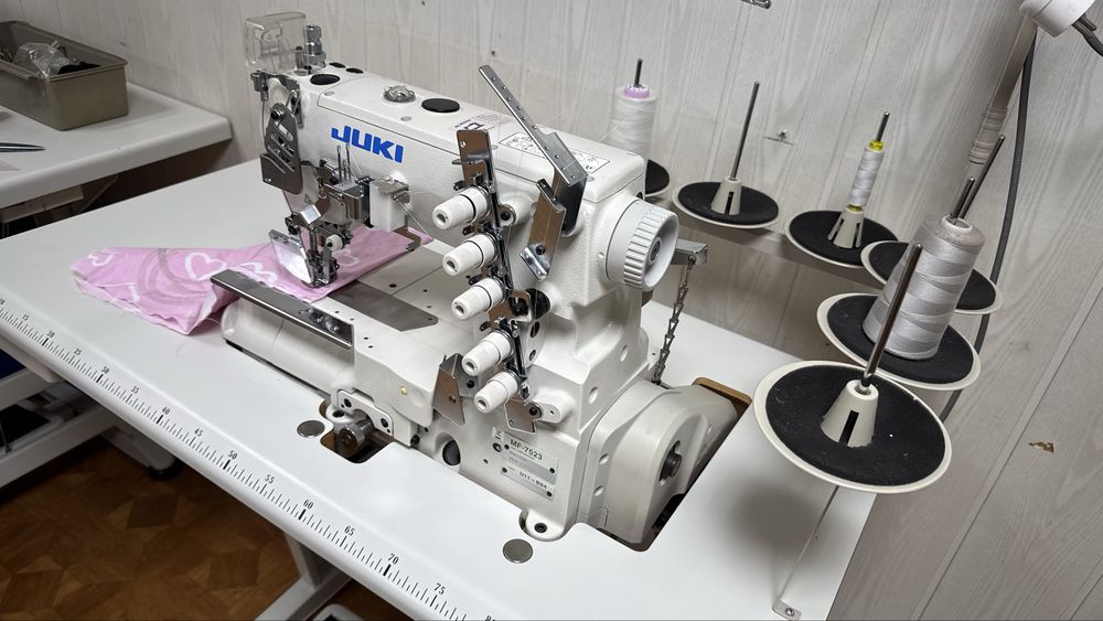 Renderka Juki MF-7523 Jak Nowa 2-3 igłowa Dwuigłówka drabinkowa Servo 230V Rozstaw 6,4mm