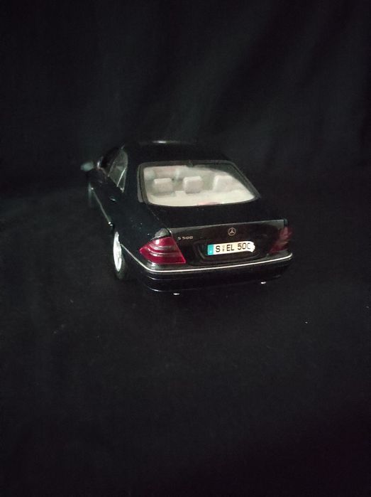 Miniatura escala 1:18 Mercedes Classe S