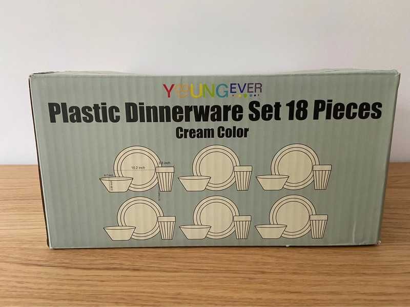 18-Piece Plastic Tableware Set - New423212233912504320