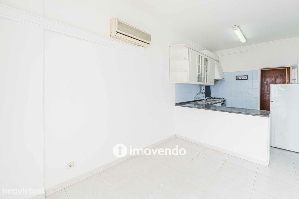 Apartamento T2 com áreas amplas, em Odivelas