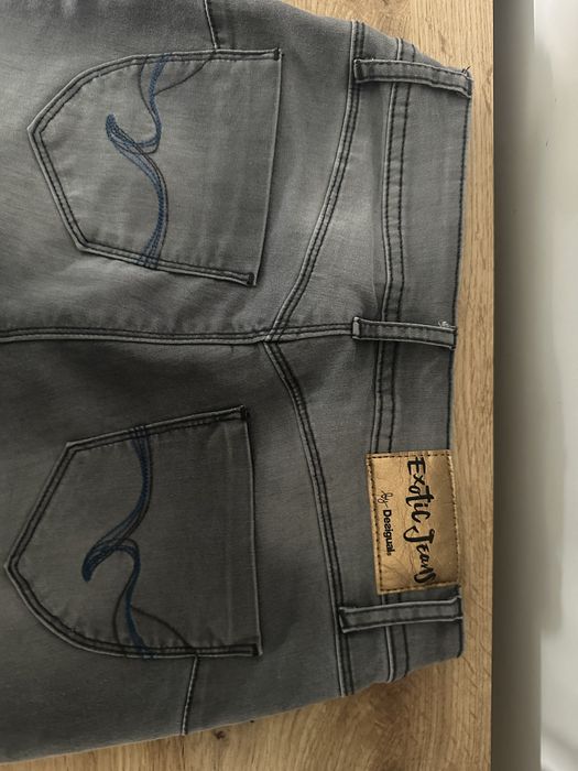 Szare jeansy desigual