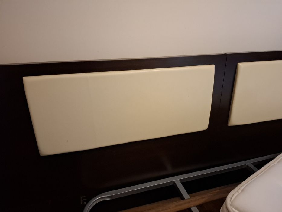 Cama de casal de madeira  sem colchão