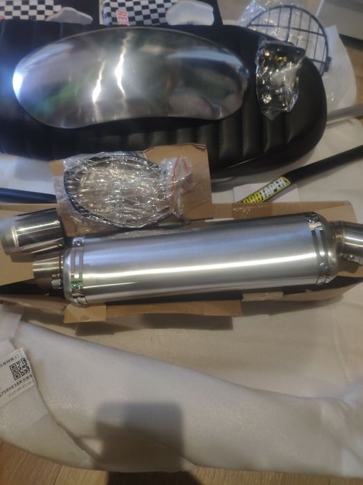 Віхлопна труба на мотоцикл кастом скремблер бобер крило сидіння