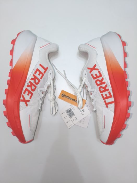 Кросівки жіночі бігові Adidas 40