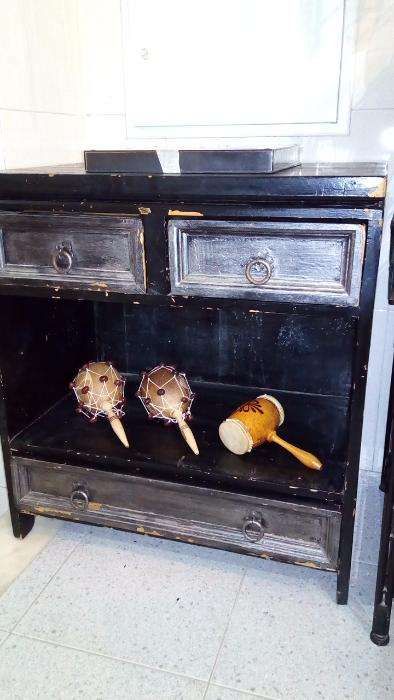 Móvel antigo de apoio - madeira pesada