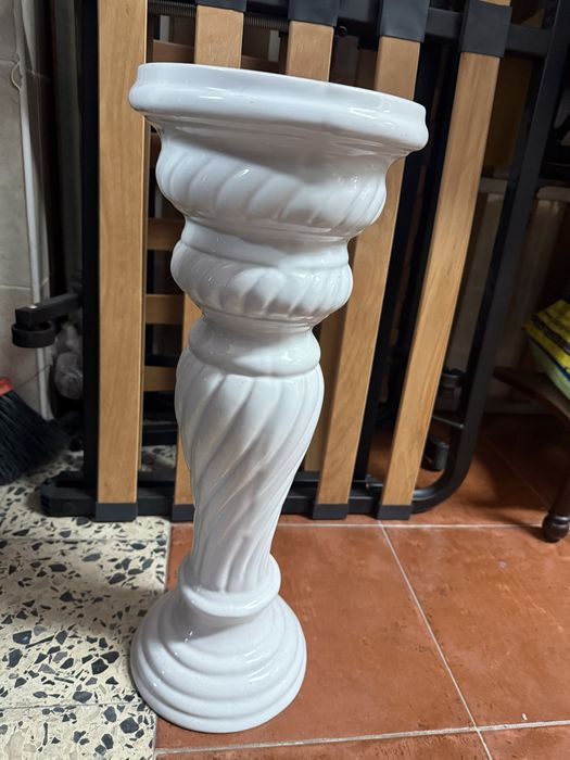 Vaso de pé alto vintage