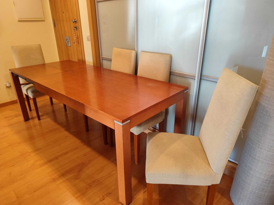 Mesa em cerejeira com 4 Cadeiras