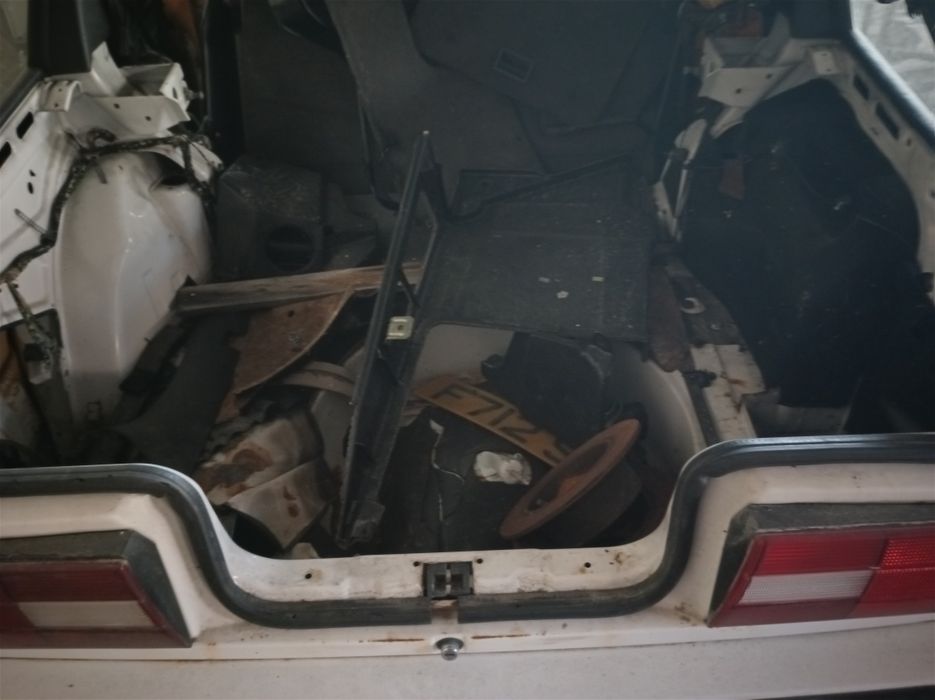 BMW e30 320 gasolina 6 cilindros