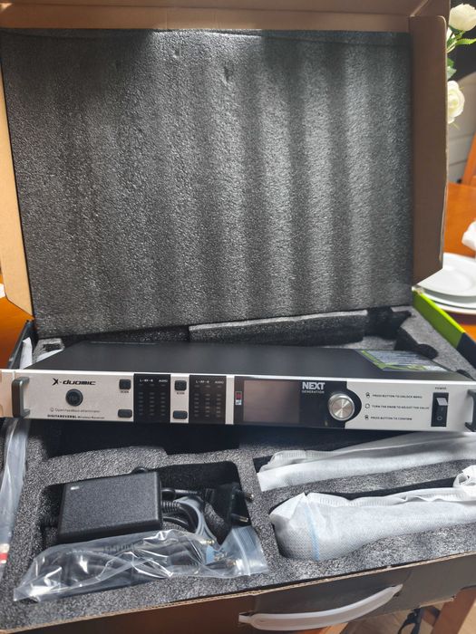 Mesa para som nunca usada
