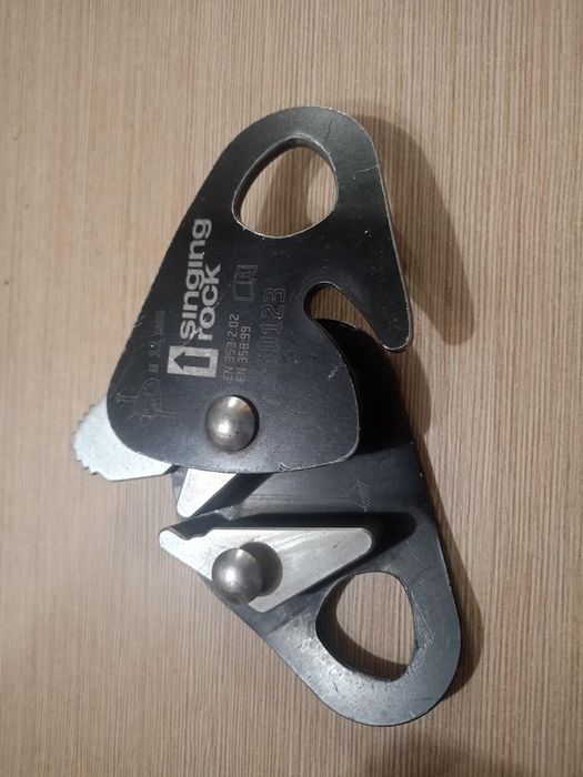 Przyrząd autoasekuracyjny Singing Rock Locker