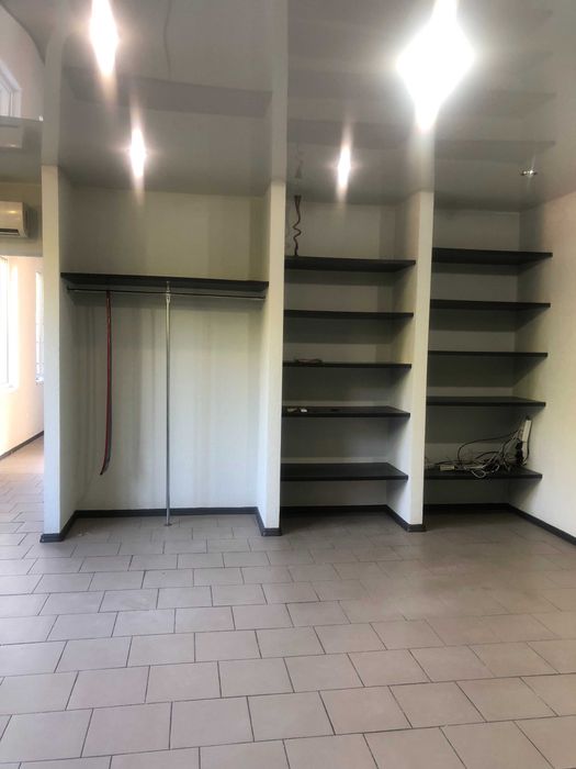 Продається окремо розташована 2-поверхова будівля під будь-який вид діяльності 177,5 м2