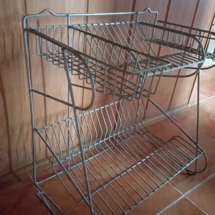Добротна металева сушка для посуди