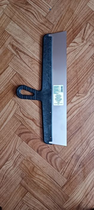 Продам новый шпатель  размер 45 см