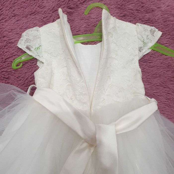 Нарядное  платье 3-5 лет в идеальном состоянии