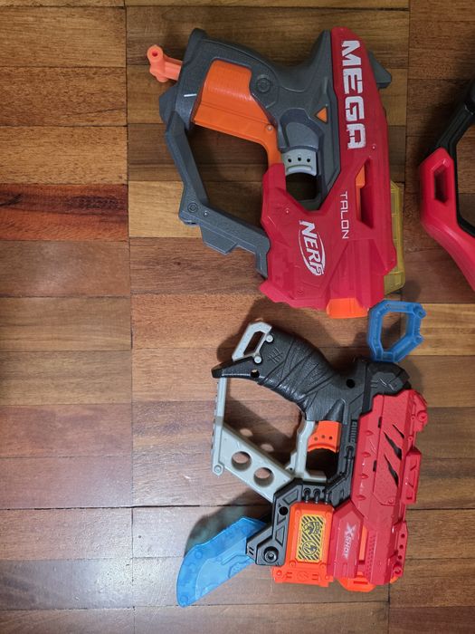 Пістолет, автомат, іграшкові бластери Nerf та X-Shot