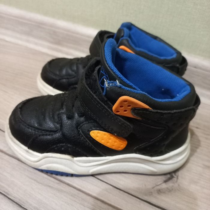 Кожанные кроссовки ддя мальчик 25 размер 16 см