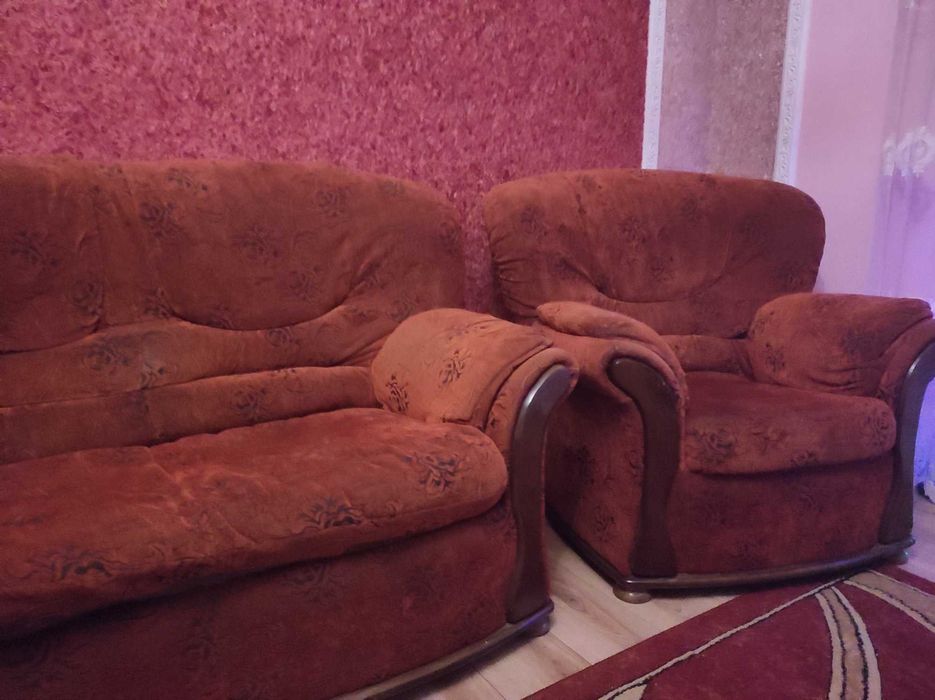 Розкладний диван з двома кріслами