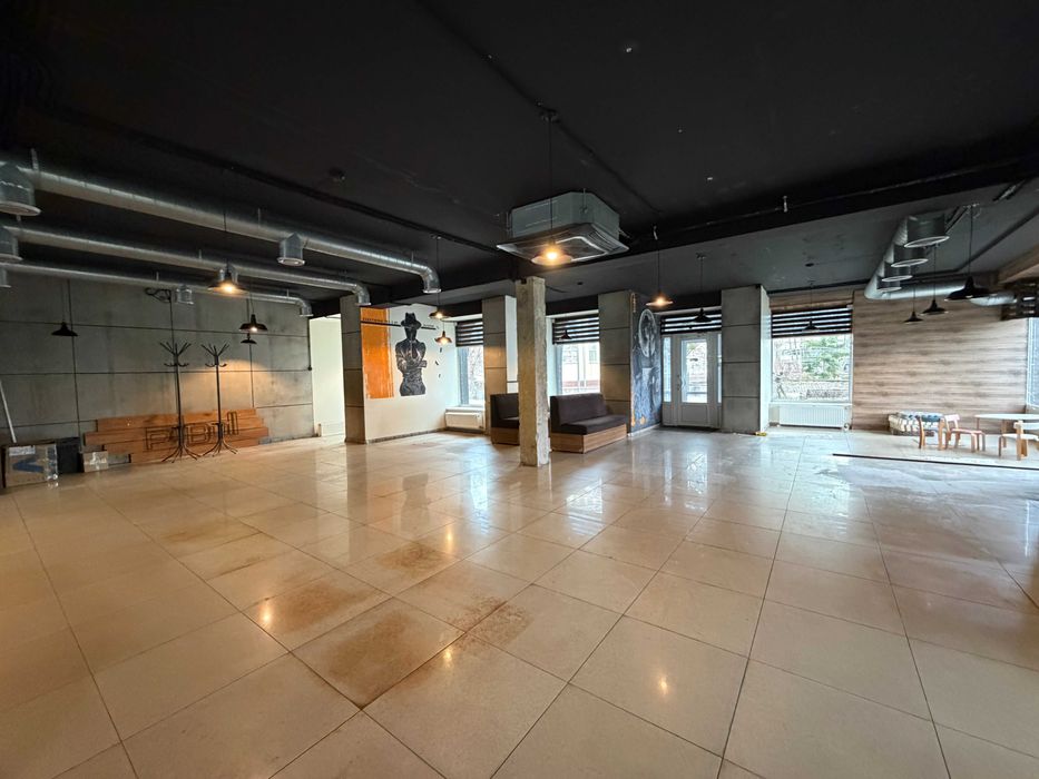 Приміщення в центрі біля Палацу одружень