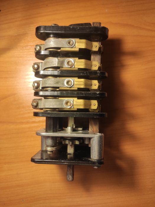 перемикач резерву