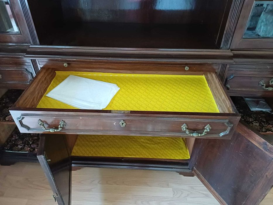 Louceiro em madeira maciça, de sala de jantar