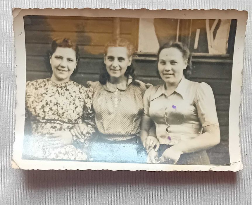 Zestaw fotografii przedstawiających więźniów obozu koncen. Hirzenhain.