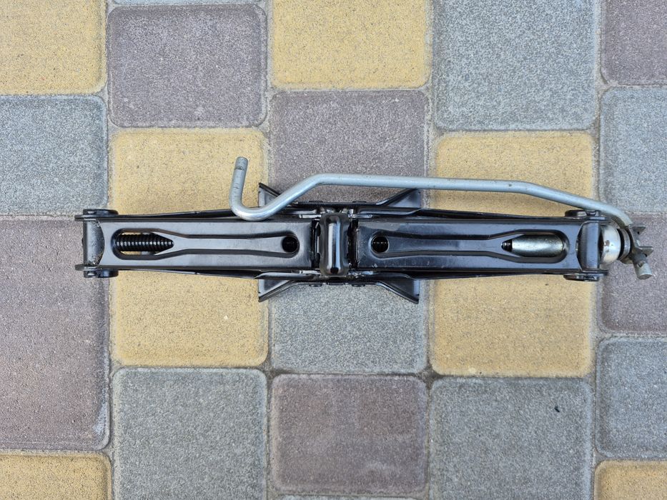 Домкрат Renault Megane 3, 4