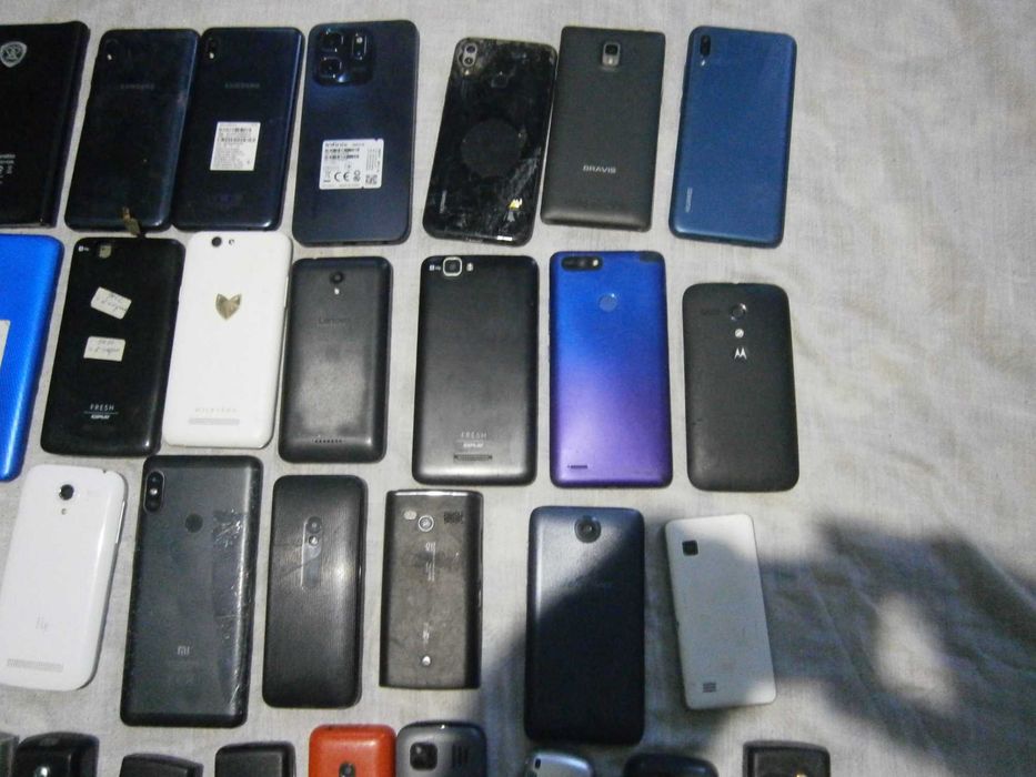 Мобильные телефоны ( один лот )