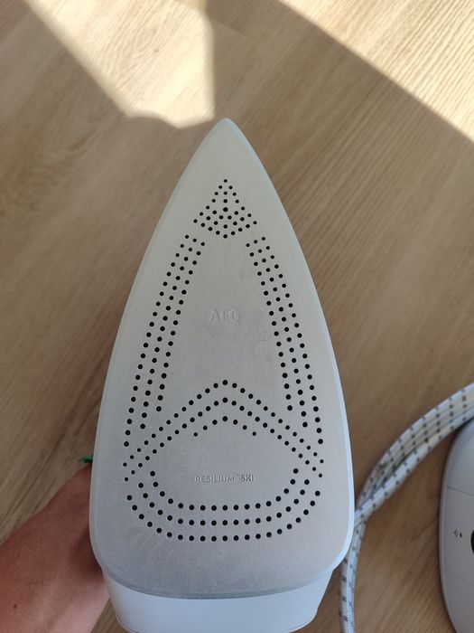 Ferro engomar a vapor AEG