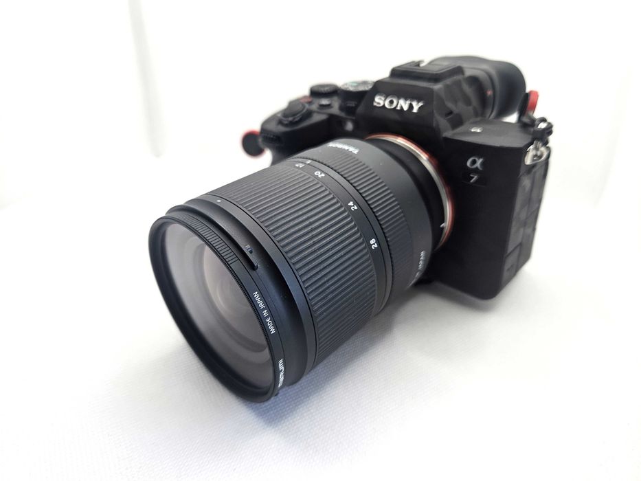 Obiektyw szerokokątny Tamron 17-28 mm f/2.8 – Sony E – soczewki idealne.