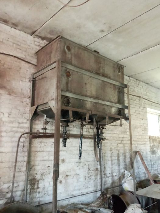 Продам металевий бак 2000л