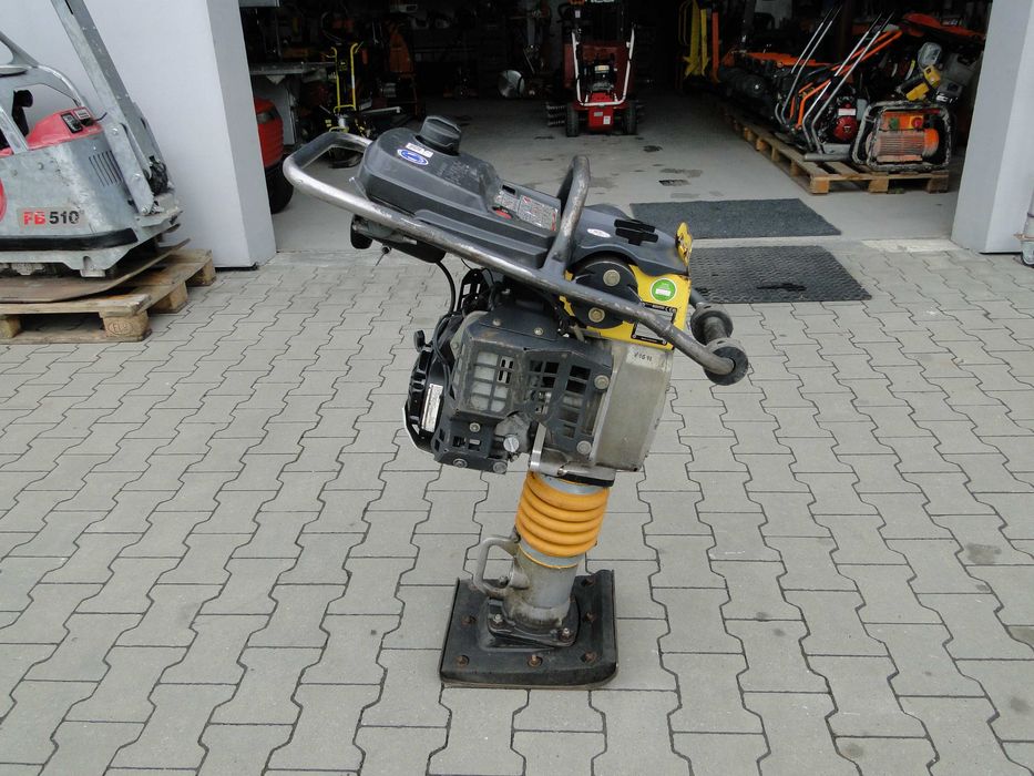 Skoczek stopa zagęszczarka gruntu BOMAG BT 60/4 HONDA WACKER sprowadzony Germany