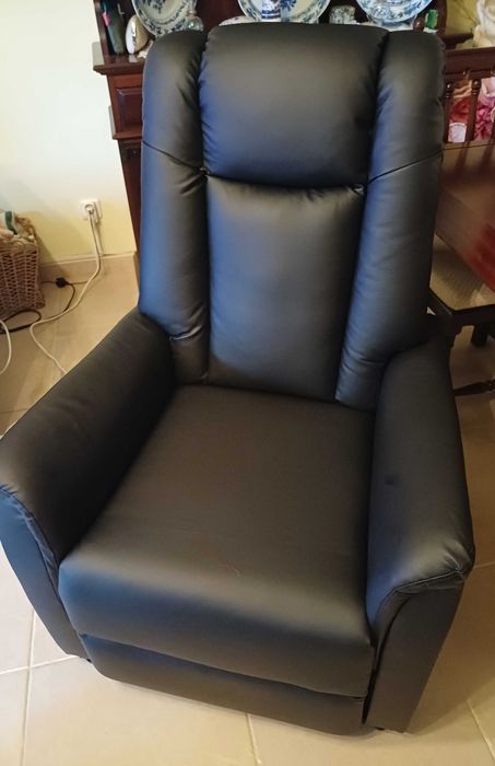 Poltrona relax nova em pele