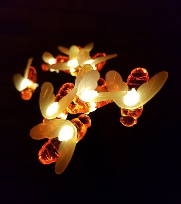 Декор бджілки на сонячній батареї