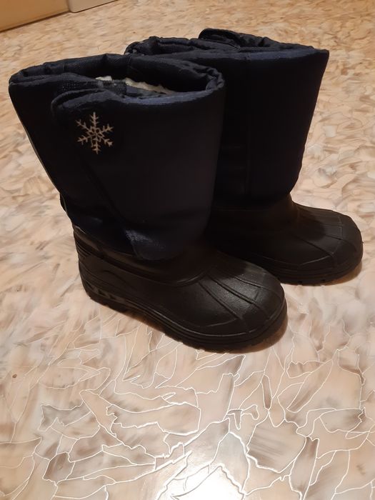 Продам дитяче взуття .