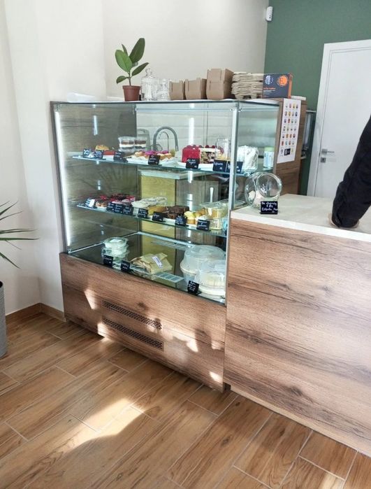 Кондитерська, барна холодильна вітрина для кафе, ресторану, магазину