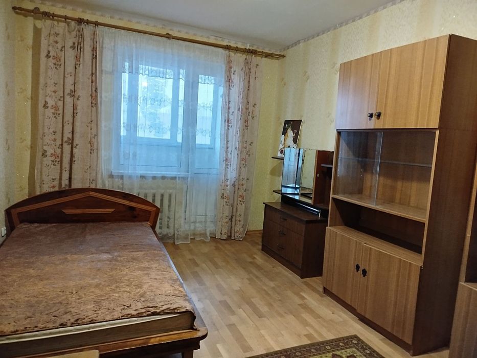 1-2людям комната подключ сбалконом на Осокорках безхозяев Набирайте ))