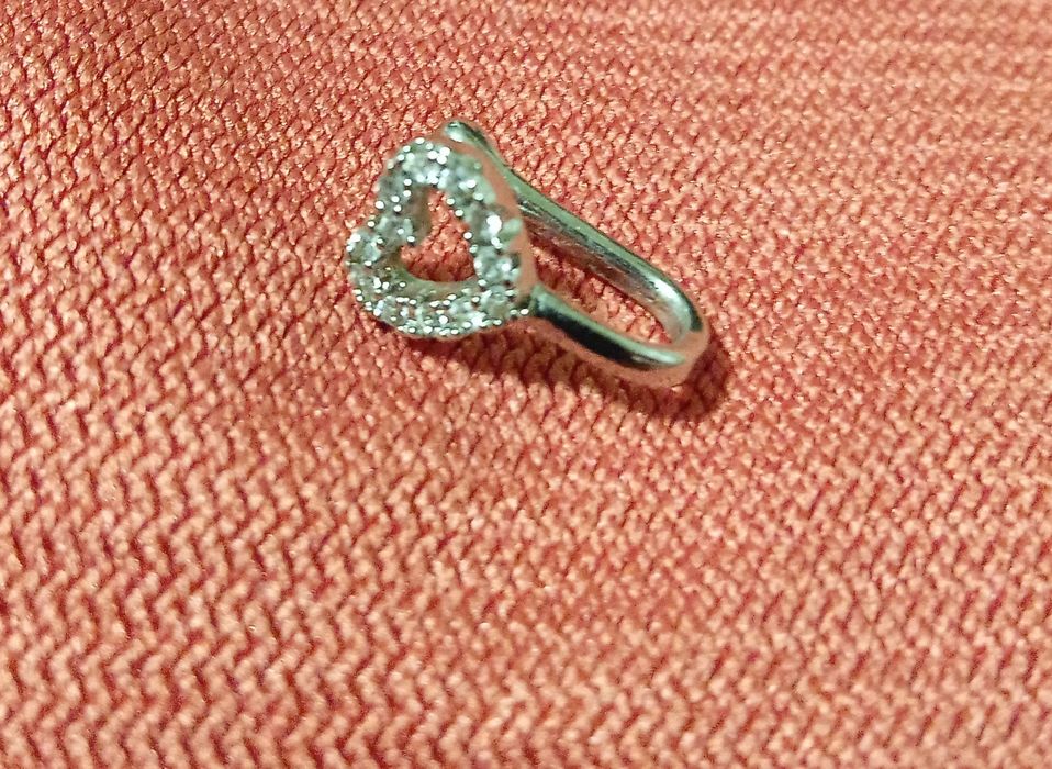 Пірсинг носа лабрет з титану та є обманка