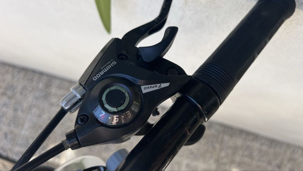 Bicicleta menina com cesto