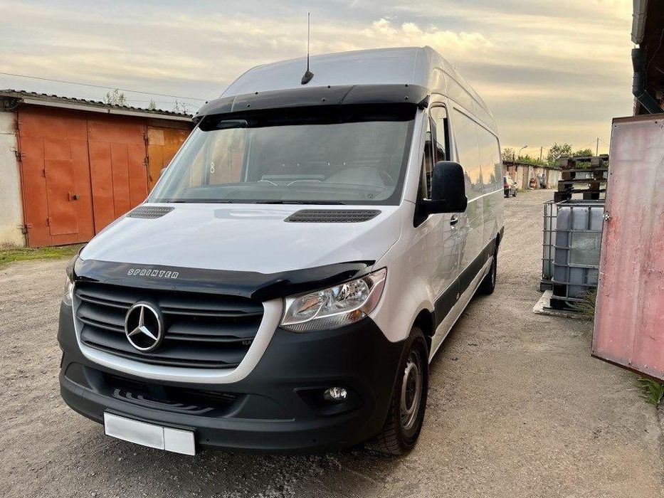 Козирок на лобове скло Mercedes Sprinter W907 (чорний глянець, 5мм)