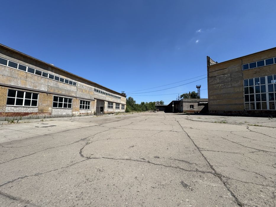 Продам Виробничий комплекс, 4294 м.кв, 1,7 Га ділянка, цеха, склад