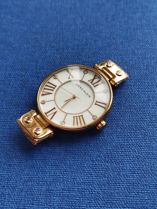 Продам часы Anne Klein 34 мм