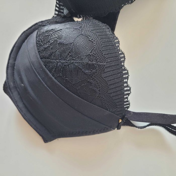 Czarny biustonosz Change rozmiar 60 E