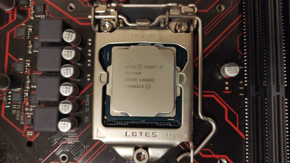 Процесор Intel Core i7-7700 s1151