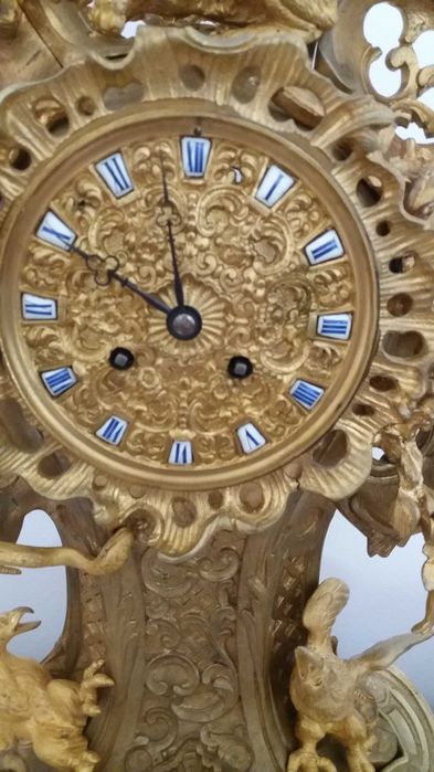 Relógio de pêndulo Luís XIV rococó, bronze dourado.