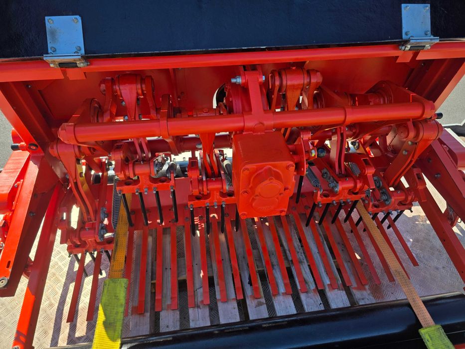 Aerator Wiedenmann Terra Spike G6 160 John Deere PIASKARKA Top dresser RINK Napowietrzanie TURFCO wertykulator TORO piaskowanie SISIS Redexim