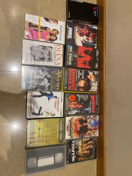 CDs e dvs a vários gostos