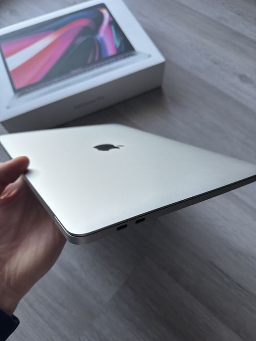 macbook pro 13 m1 256gb 2020 рік