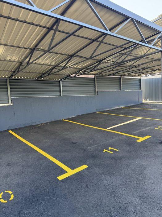 Паркомісце з накриттям